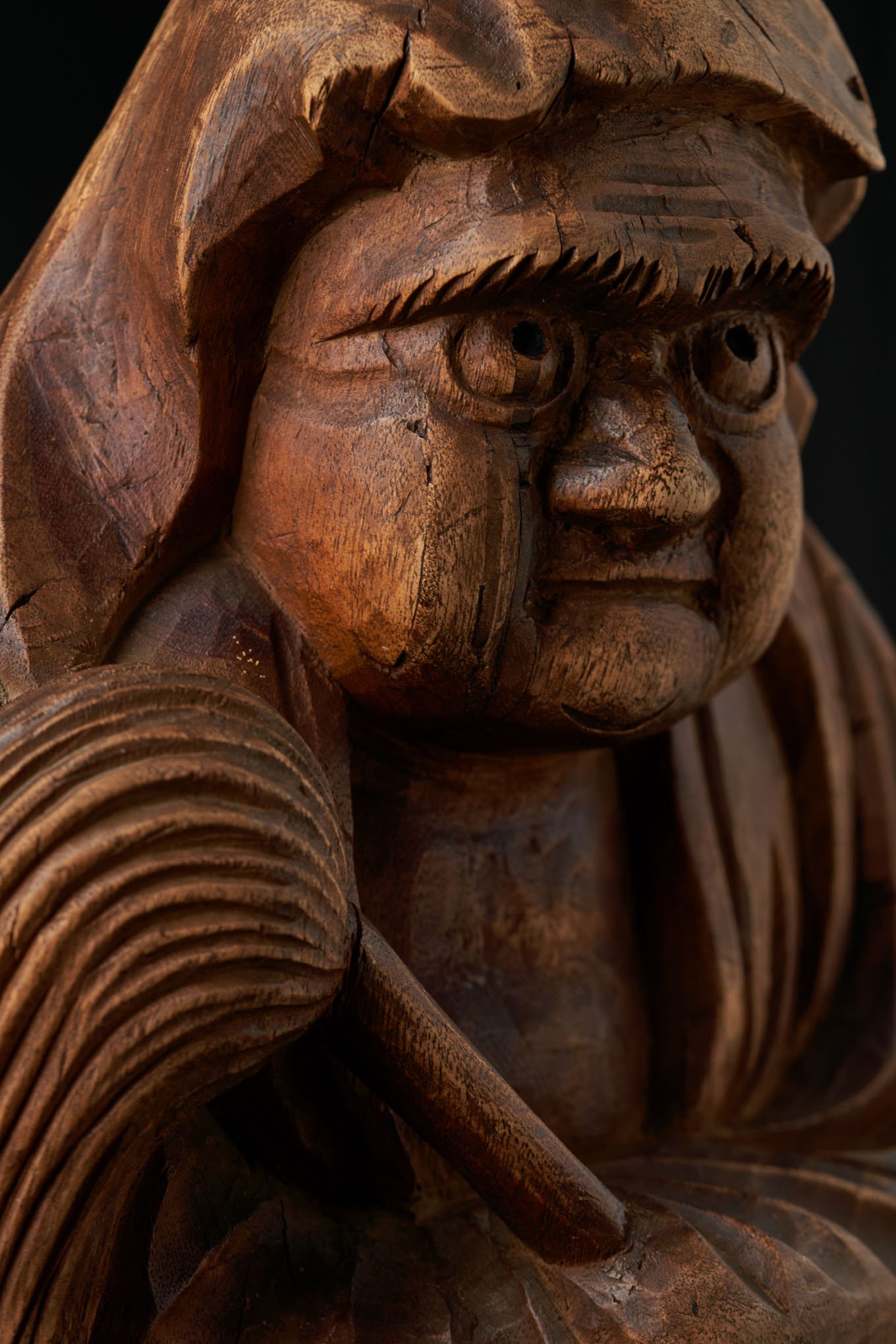 DARUMA WOOD CARVING STATUE | GAKUSEIBOOKS